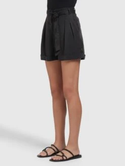 Khujo Shorts Loosefit Bandplooibroek Elida Dames Zwart 12 Khujo Shorts Loosefit Bandplooibroek Elida Dames Zwart -Khujo 1a2e4c2e7cf26009fa29e28987e21d4c