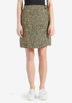 Khujo -Khujo bbf8555649234a4e13de495e9ce56510