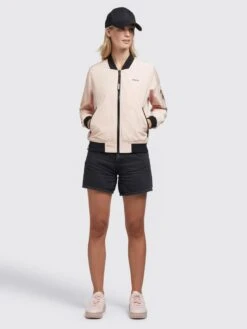 Khujo Tussenjassen Tussenjas Stence2 Dames Abrikoos -Khujo d84fa9e3596ea8bdd29eacfbfa0cdd36